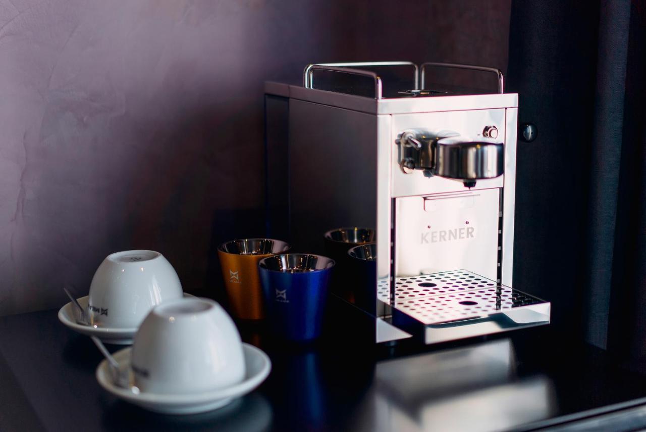 Tapis Rouge Design Boutique Hotel Batumi Exterior foto A coffee machine