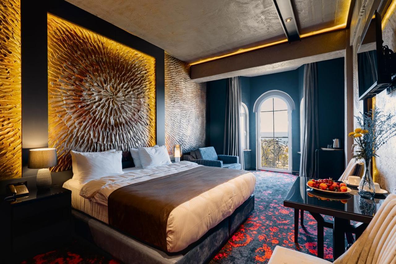 Tapis Rouge Design Boutique Hotel Batumi Exterior foto Deluxe Room