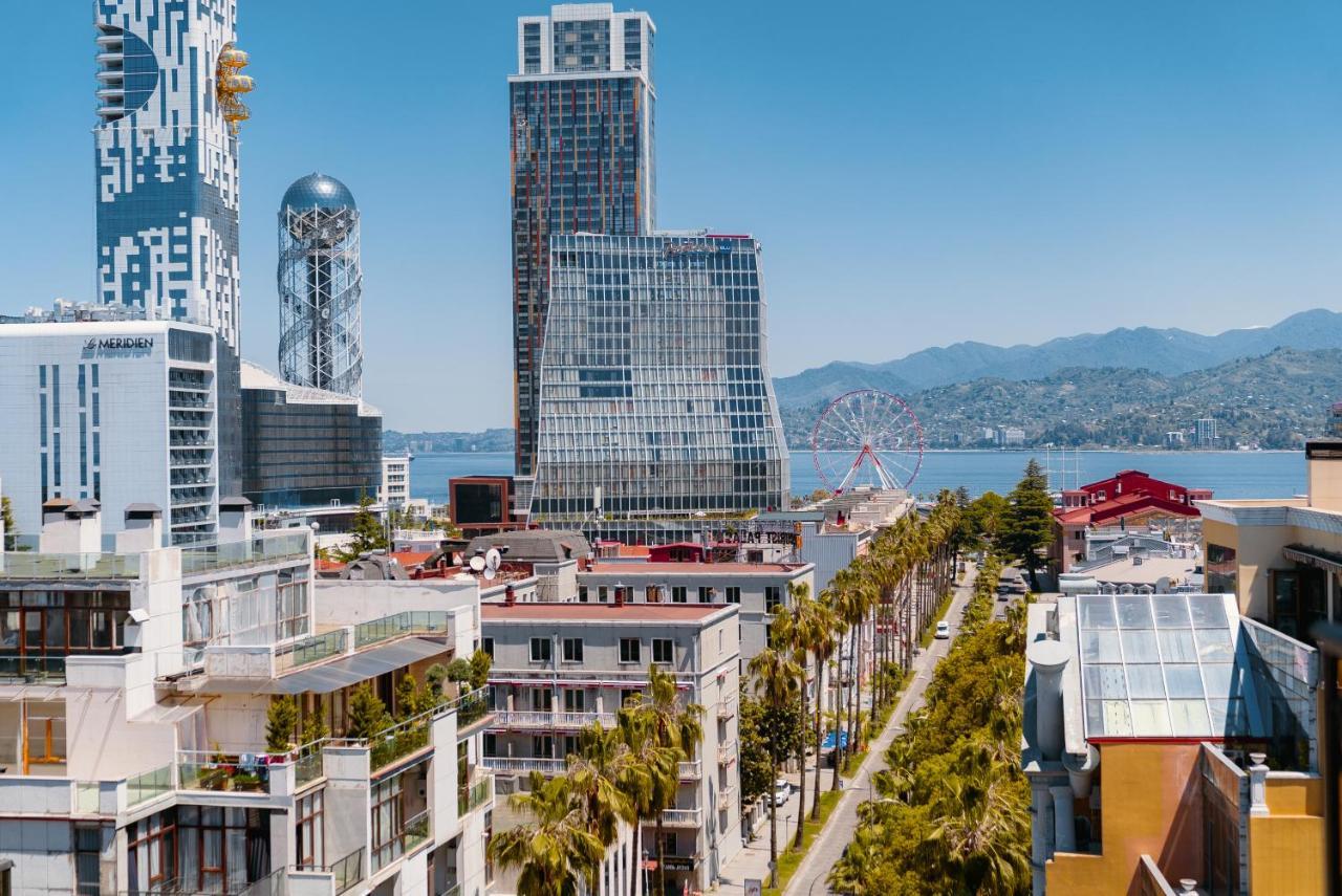 Tapis Rouge Design Boutique Hotel Batumi Exterior foto The building in 2016