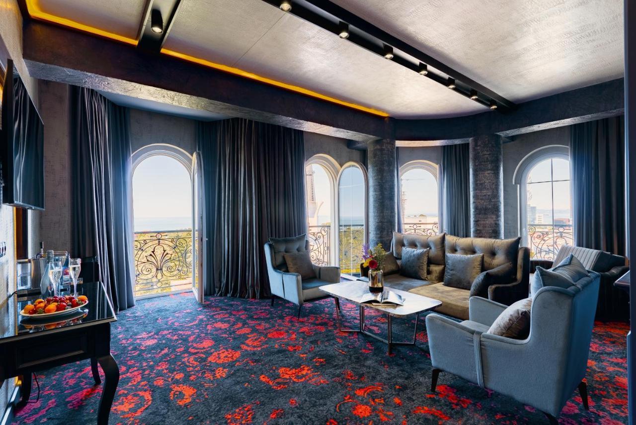 Tapis Rouge Design Boutique Hotel Batumi Exterior foto The Club at the Ritz-Carlton, Paris