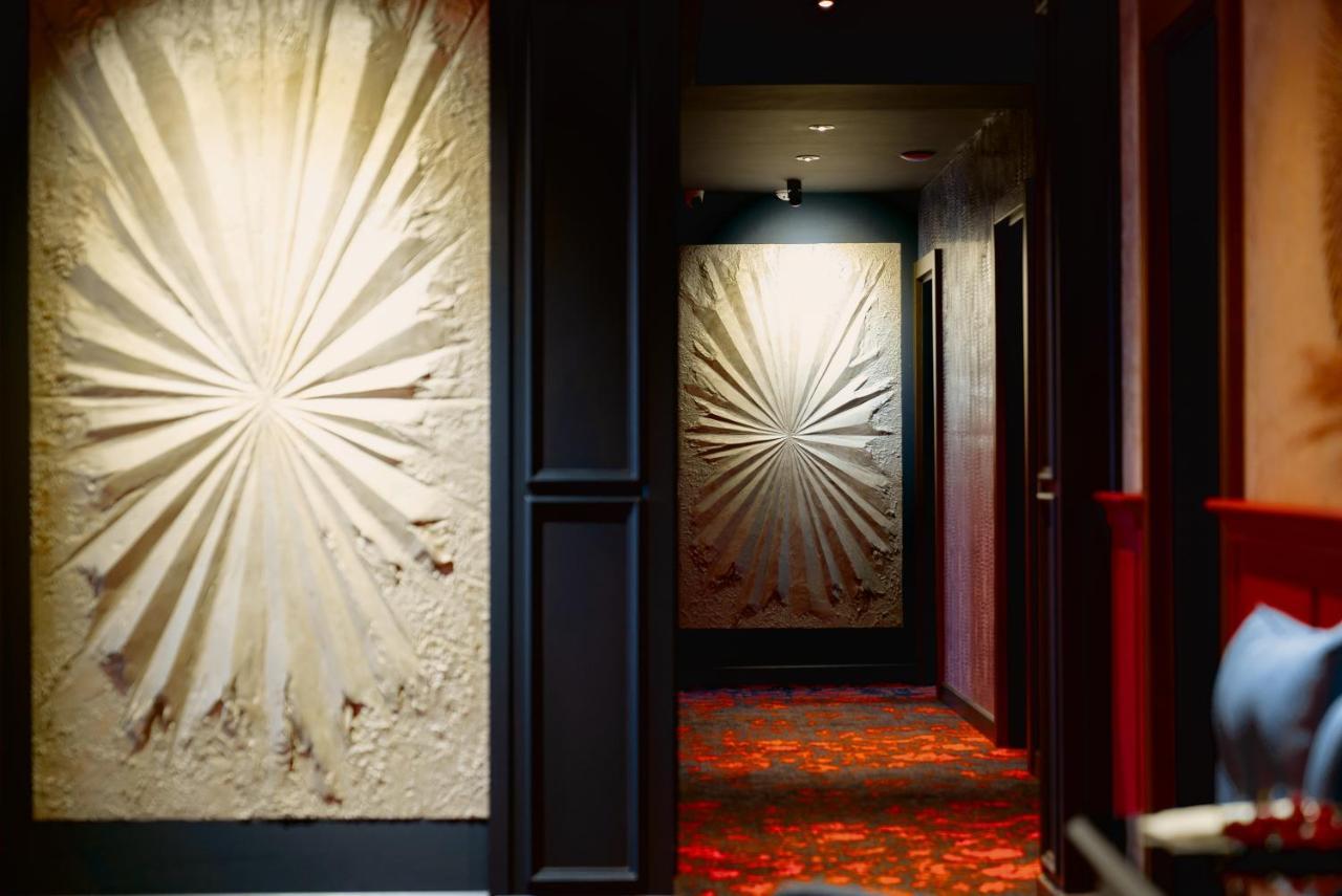 Tapis Rouge Design Boutique Hotel Batumi Exterior foto Artwork by Michael O'Reilly