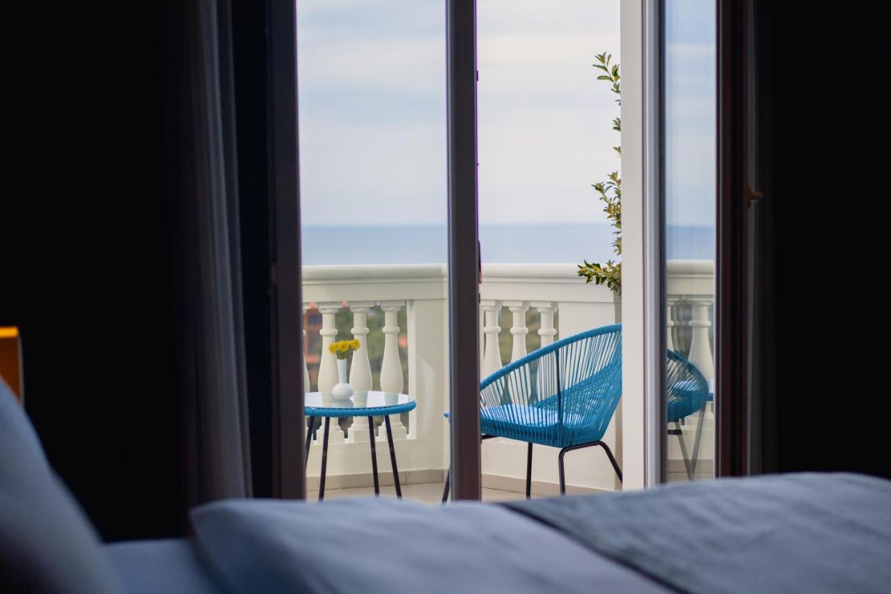 Tapis Rouge Design Boutique Hotel Batumi Exterior foto A room at the hotel