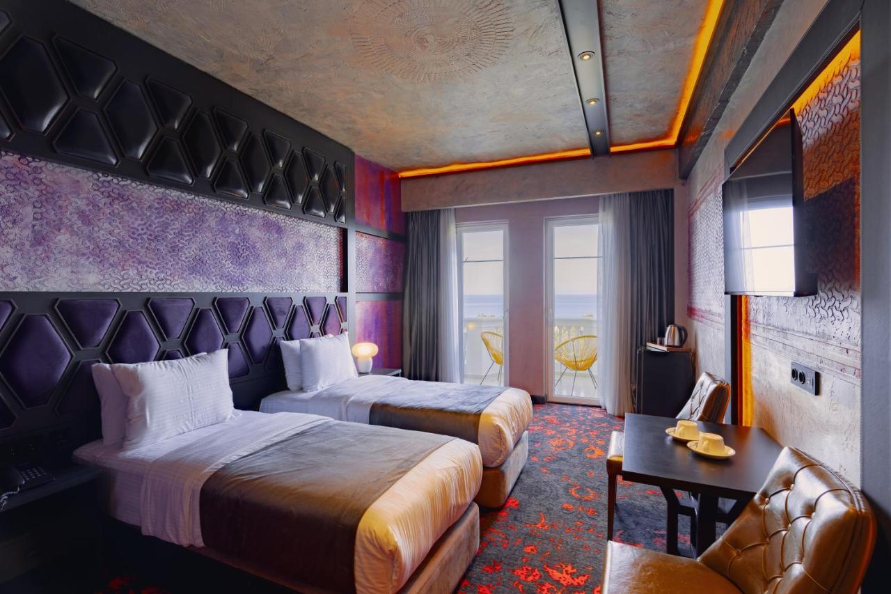 Tapis Rouge Design Boutique Hotel Batumi Exterior foto Deluxe Room