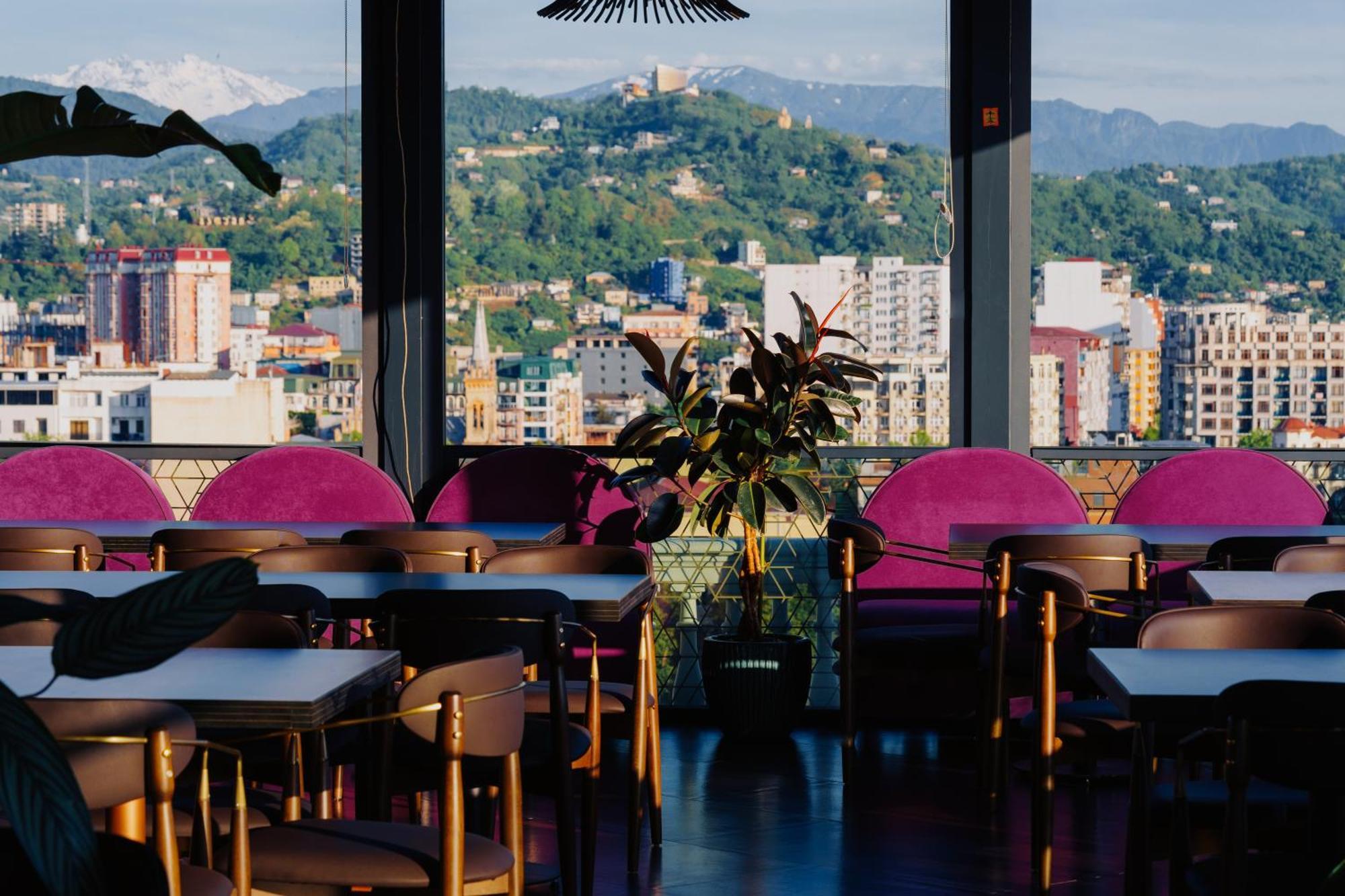 Tapis Rouge Design Boutique Hotel Batumi Exterior foto Skyline Bar